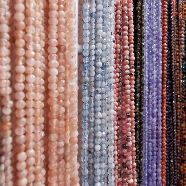 Smalkas, slīpētas akmens virtenes 