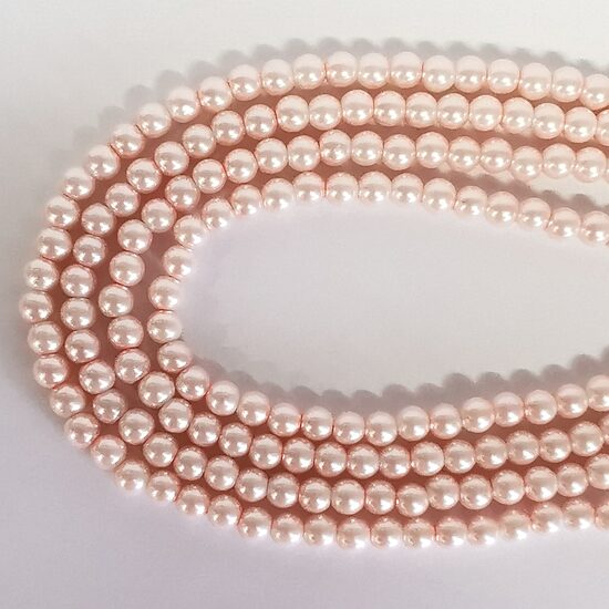 8 mm gaiši rozā ar spīdumu. Stikla pērļu virtene ar pārklājumu