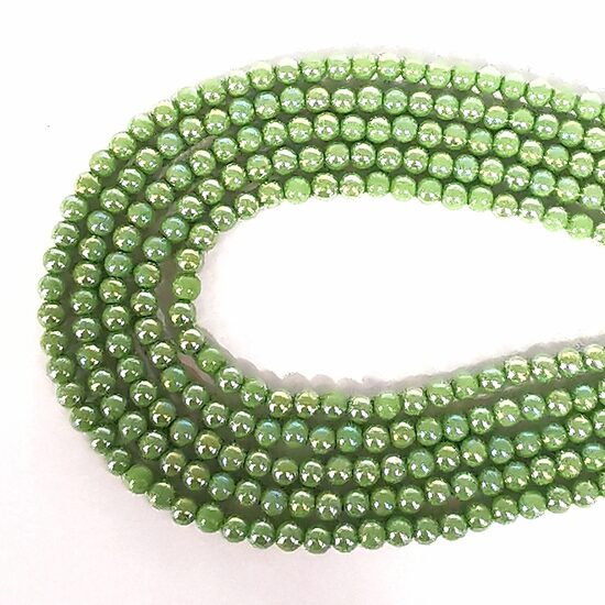 6 mm zaļa ar spīdumu. Stikla pērļu virtene ar pārklājumu
