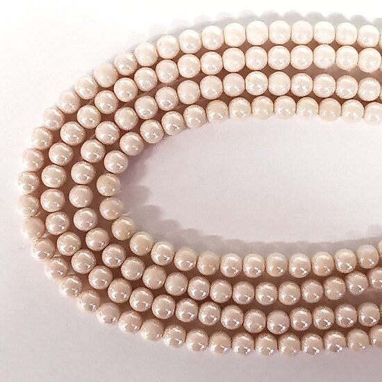 8 mm bēši rozā spīdumu. Stikla pērļu virtene ar pārklājumu