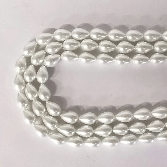 13*8 mm balta lāses formā. Stikla pērļu virtene ar pārklājumu 